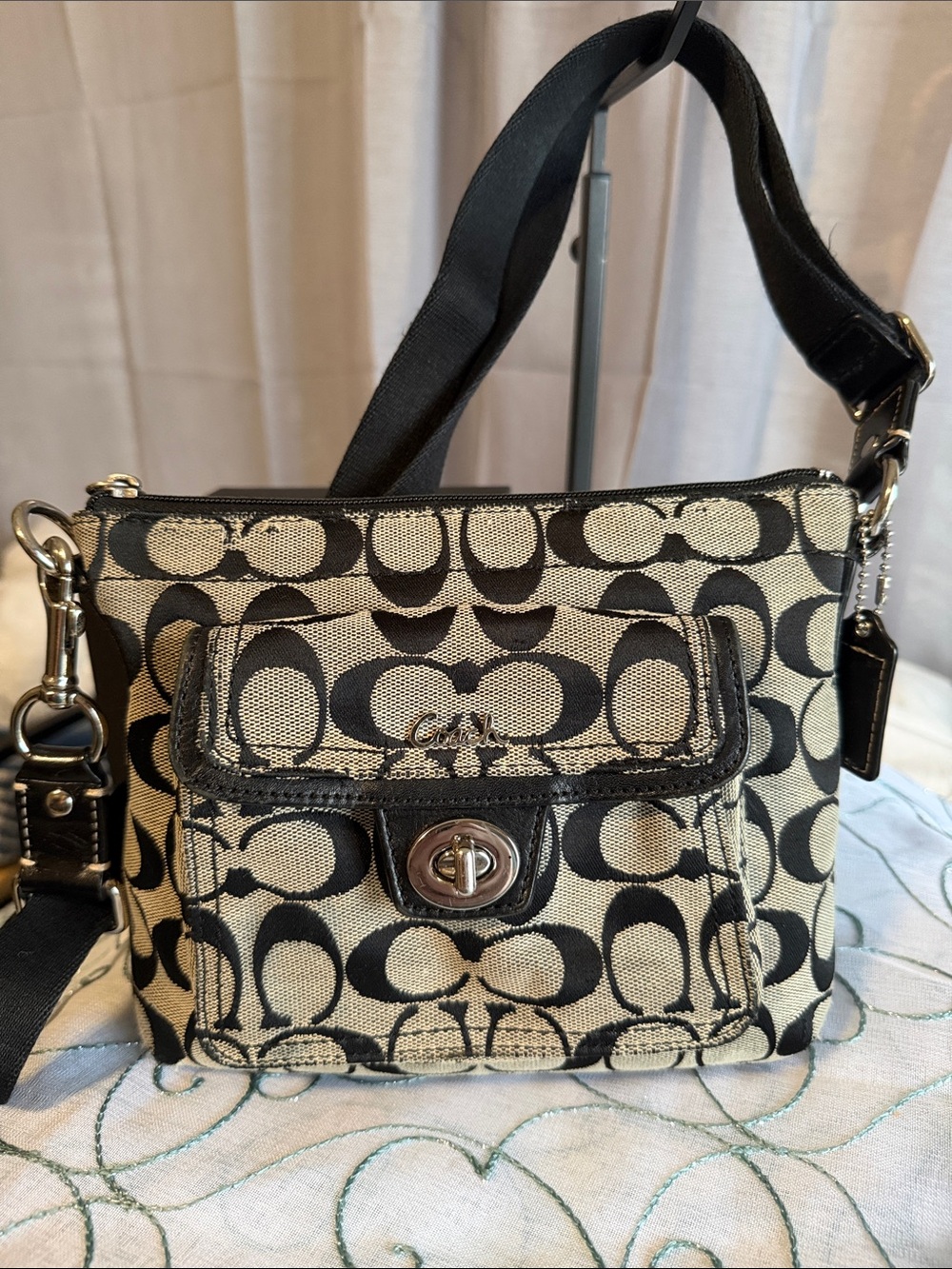 Coach Penelope Signature Turnlock Swingpack